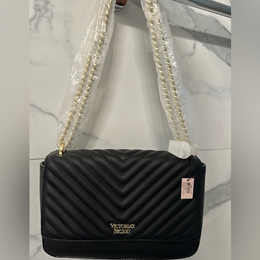 Victoria’s Secret Pebbled V-Quilt Shoulder Bag Chain Strap Purse Black